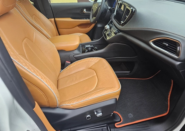 Chrysler Pacifica cena 271000 przebieg: 26167, rok produkcji 2022 z Słubice małe 781